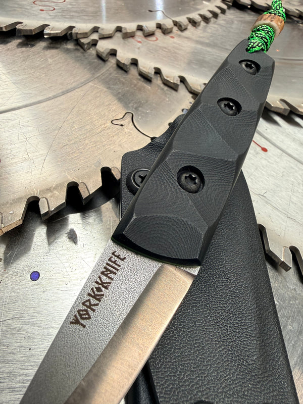 Thorn Puuko neck knife Fight or Die