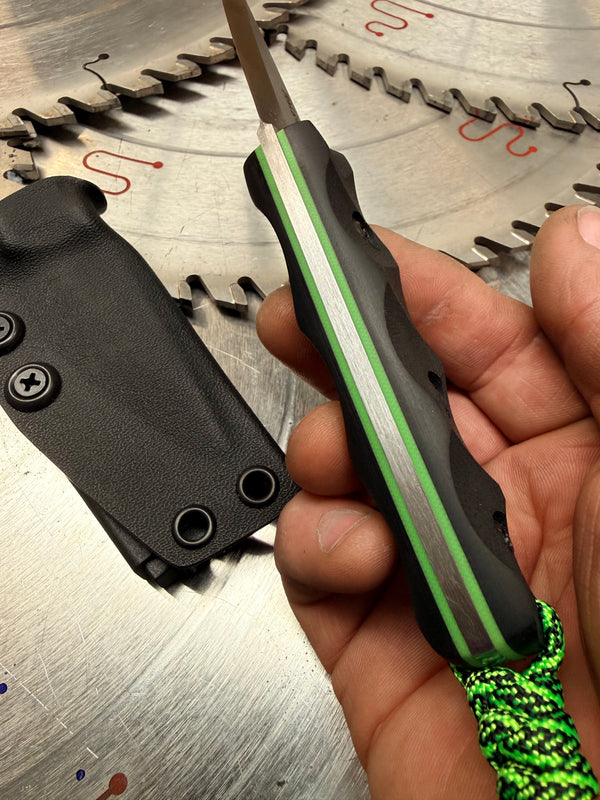 Thorn Puuko neck knife Fight or Die