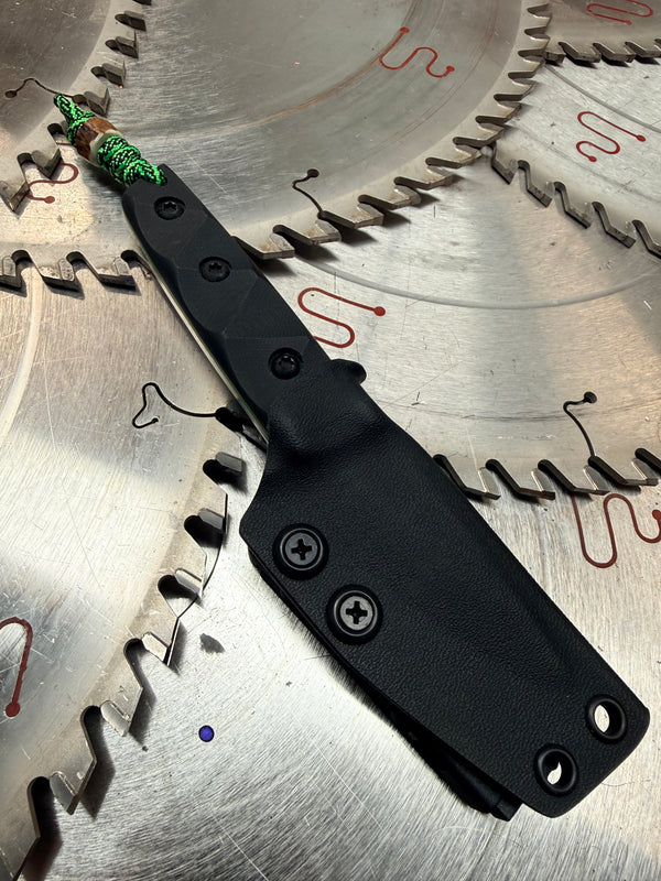 Thorn Puuko neck knife Fight or Die