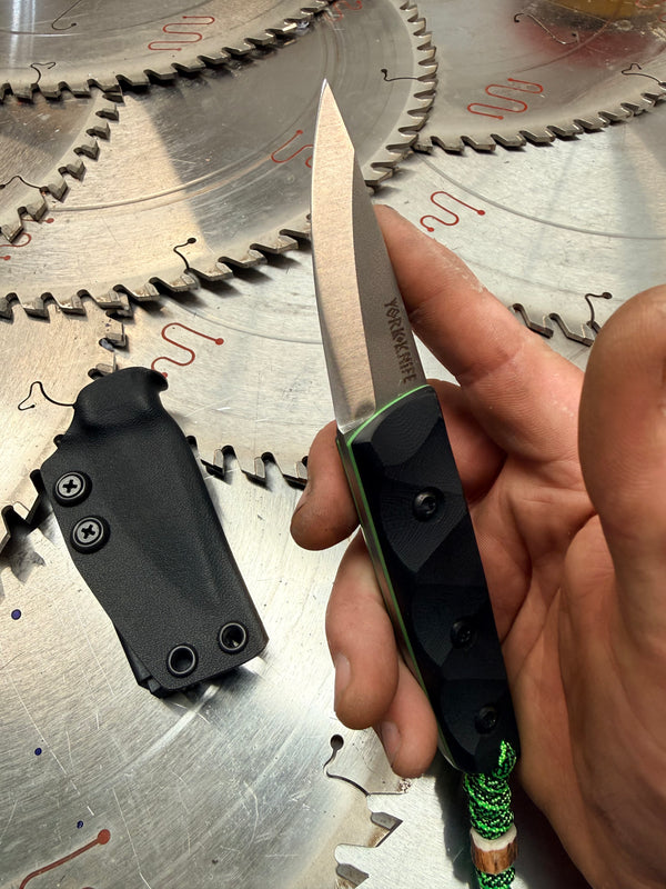 Thorn Puuko neck knife Fight or Die